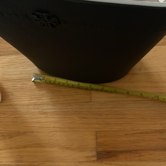 Tory Burch magnet closure bag/cross body - Picture 14 of 17